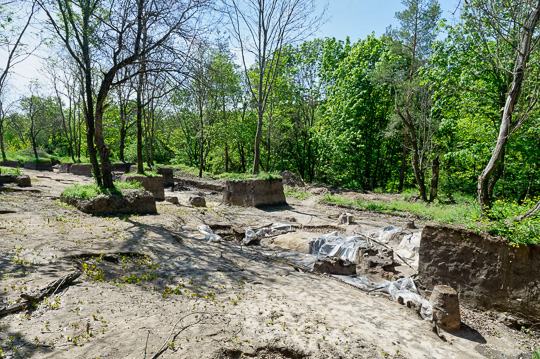 Раскопки городища на горе Лысуха