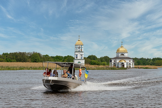 Возле Спасо-Преображенской церкви