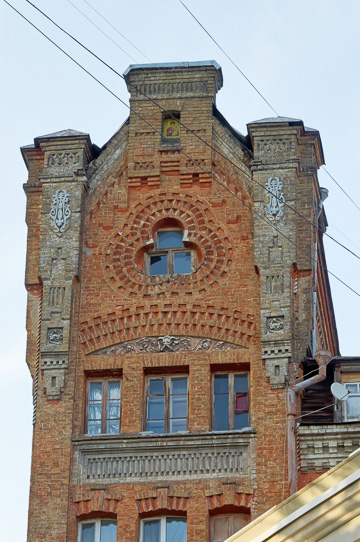 Верхняя часть тыльной стороны дома