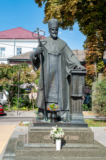 Памятник патриарху Иосифу Слипому