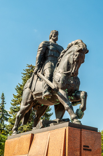 Памятник князю Данилу Галицкому